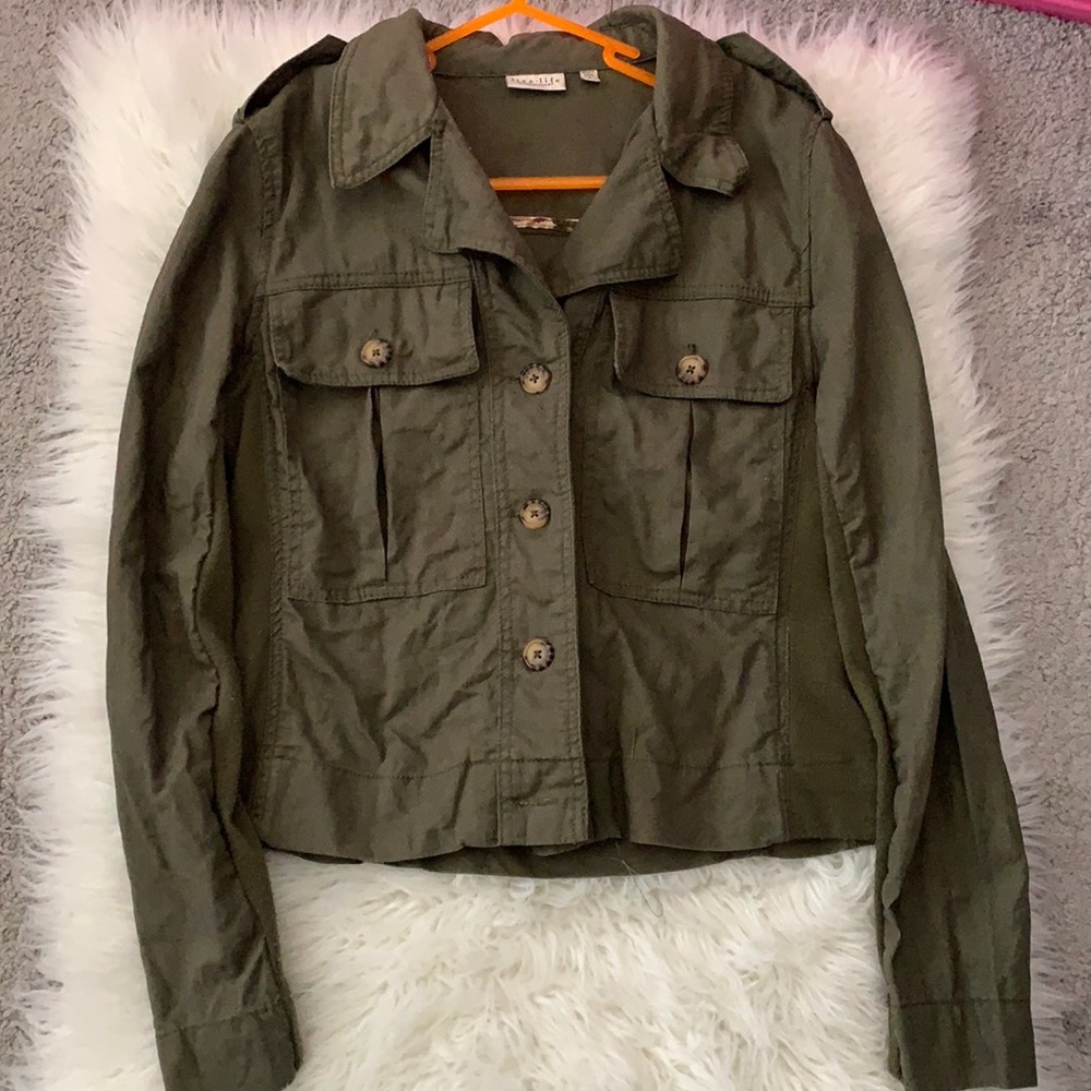 Green lightweight jacket